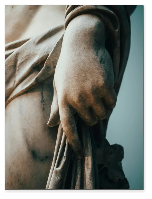 Detail antické sochy s rukou